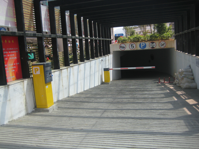 福建龍巖汽車客運中心停車場系統方案