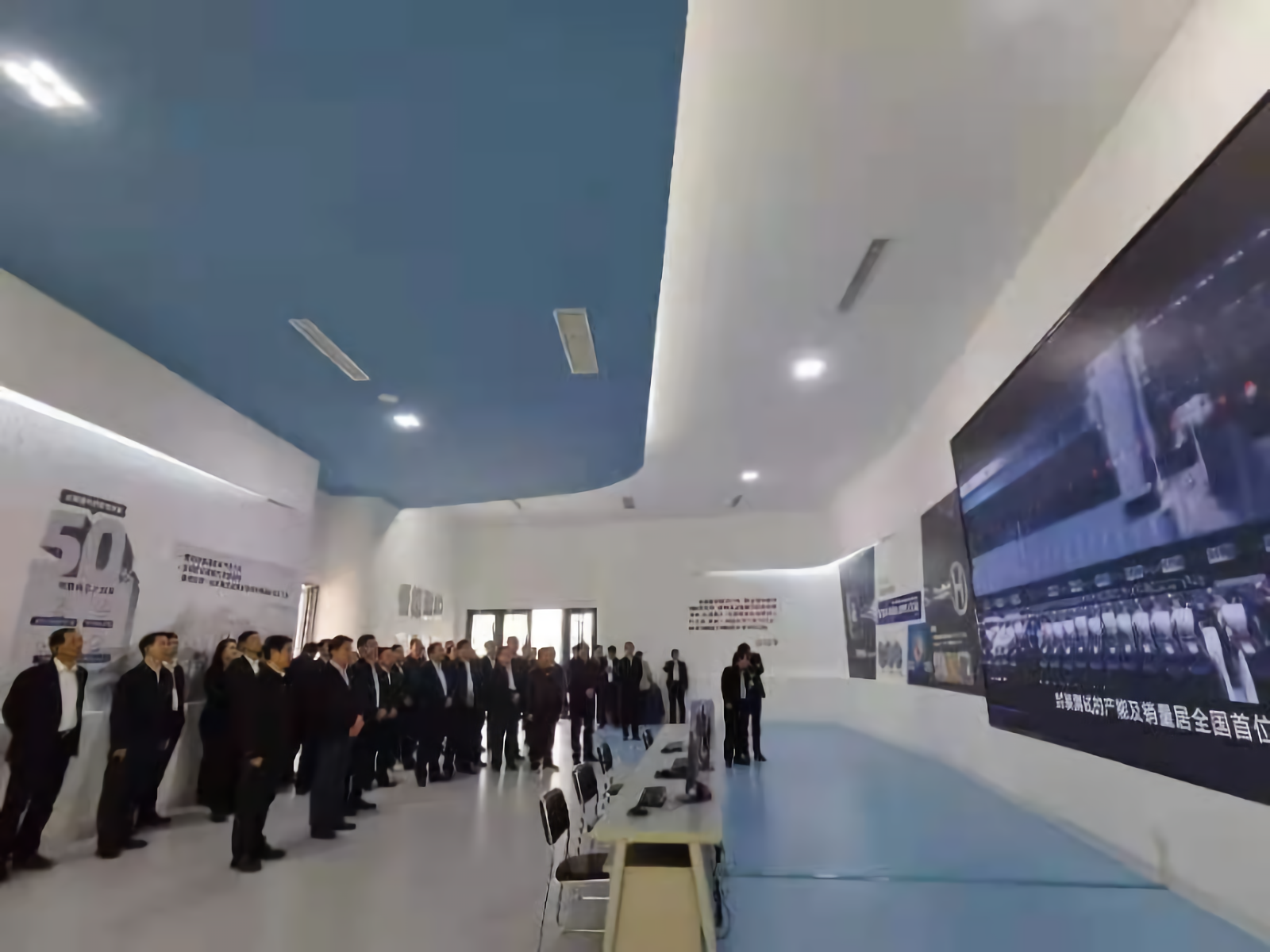 全市重大項目推進工作現(xiàn)場會現(xiàn)場觀摩新恒匯高精度蝕刻引線框架生產(chǎn)項目2.png